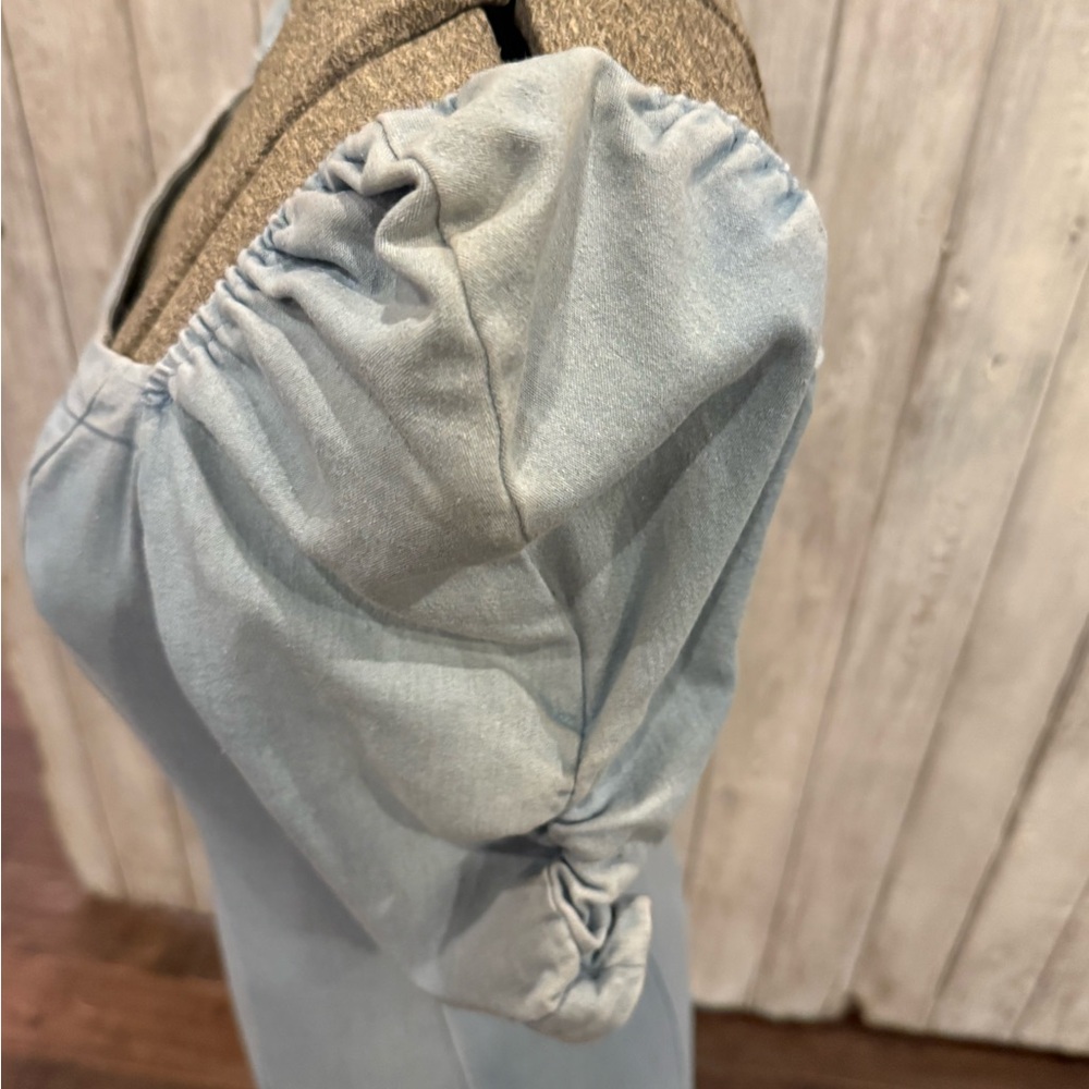 Chic Light Blue Denim Mini Dress with Puff Sleeves - Picture 3 of 9